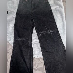 Zara Women’s Black Distressed Jeans with knee rips. Size 4